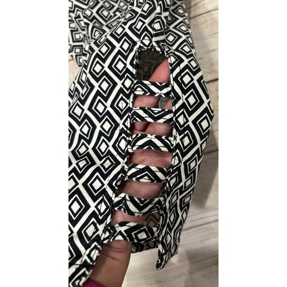 Venus Womens Blue & White Capri Crop Pullon diamond print Pants Stretch Size 4 - Picture 2 of 5